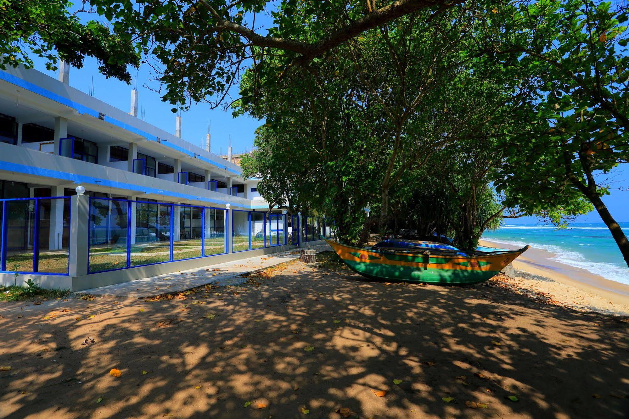 Paradise Beach Resort & Diving School Mirissa Exterior foto
